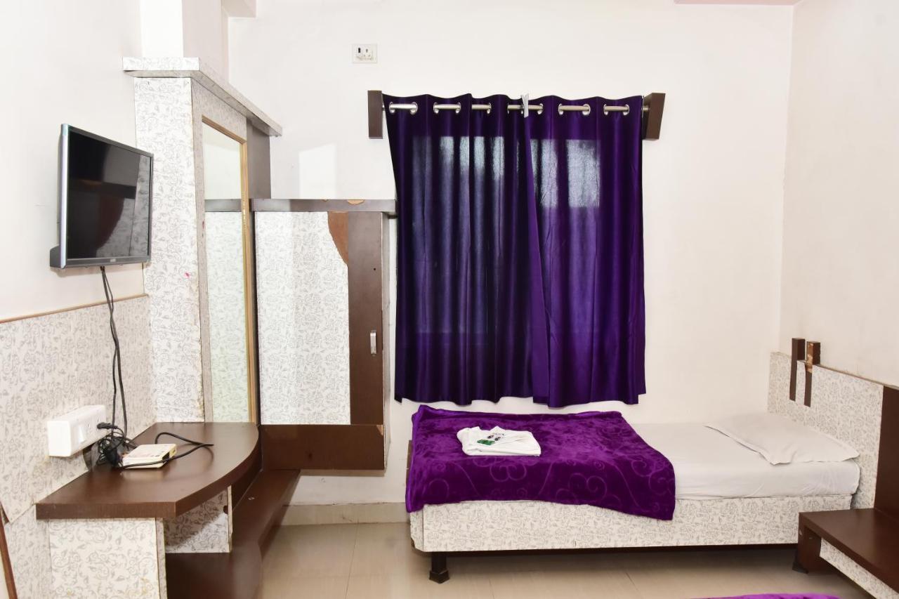 Hotel Temple Sai Ширди Экстерьер фото